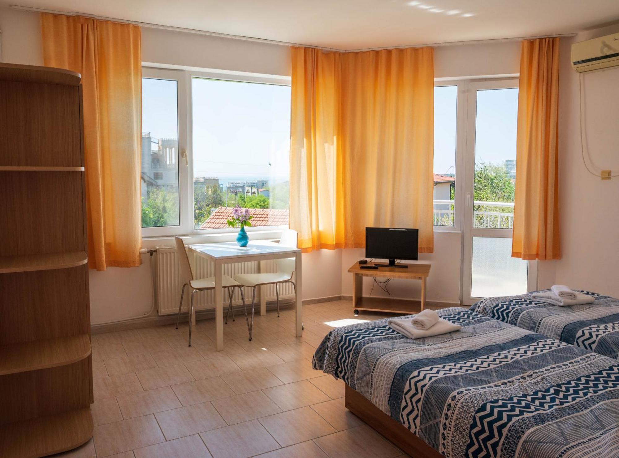 Family Hotel Perla Golden Sands Exterior photo