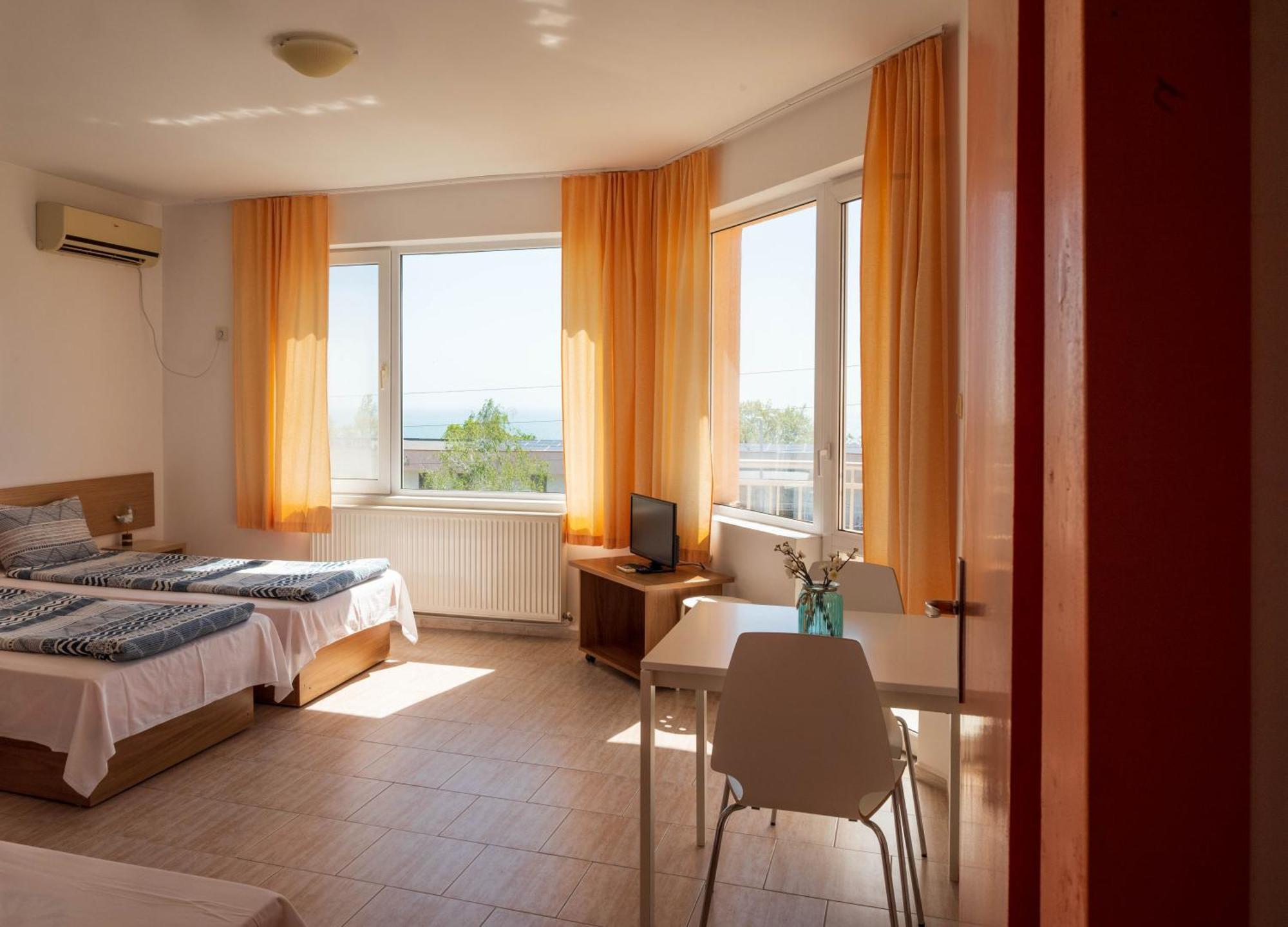 Family Hotel Perla Golden Sands Exterior photo